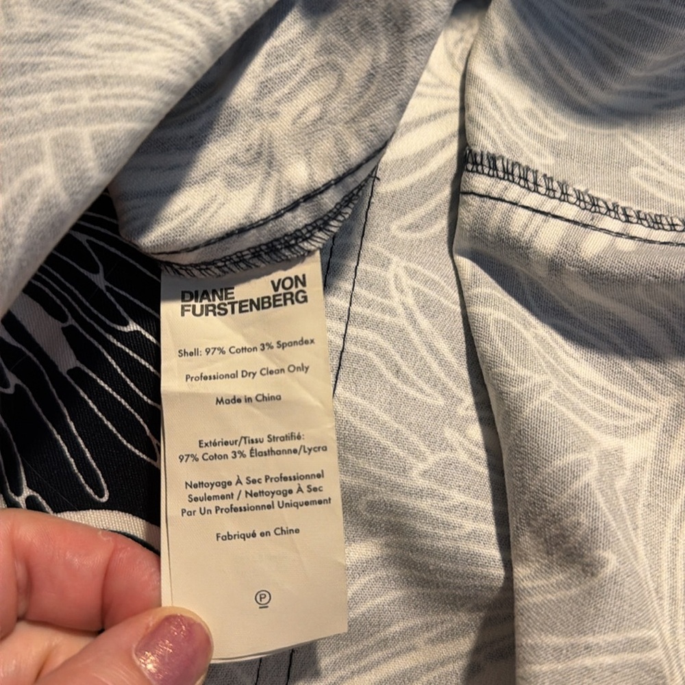 DVF black and white floral print zip-front sheath dress - Picture 8 of 8